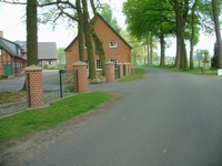 runde Sichtbetonabdeckplatten sandsteinfarbig glatt