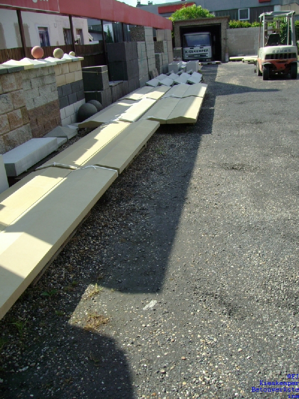 Sichtbetonmauerabdeckplatten sandsteinfarbig glatt