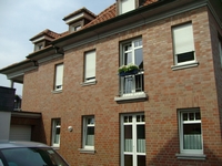 Sichtbetonfrofilfensterbänke mit beidseitigen Aufkantungen