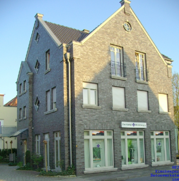 BV: in Freckenhorst /  Sichtbeton - Profilteile - Fensterbänke