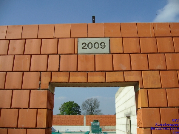 Jahresstein eingemauert