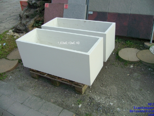 Sichtbetonblumentröge weiß