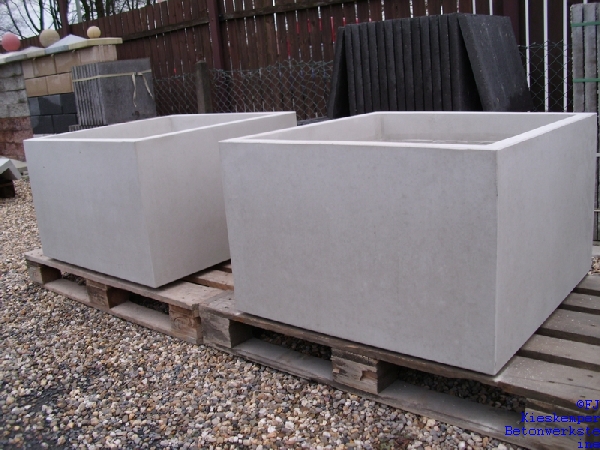 Sichtbetonkübel grau glatt