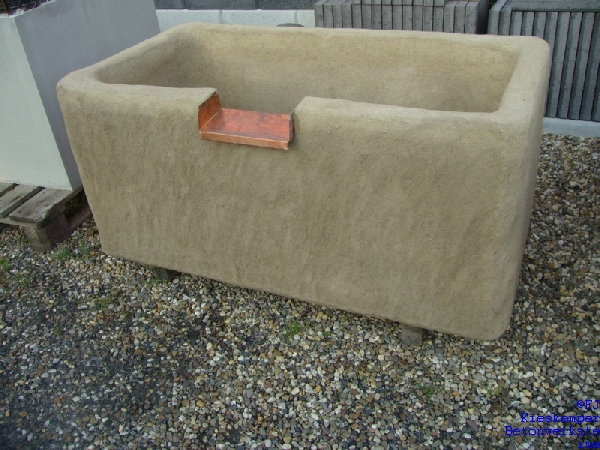 Wassertrog mit Überlauf Sandsteinnachbildung