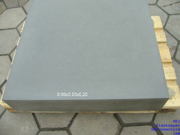 Sichtbetoncouchtisch in anthrazit