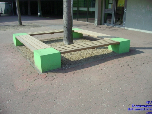 Sichtbetonquader farblich behandelt