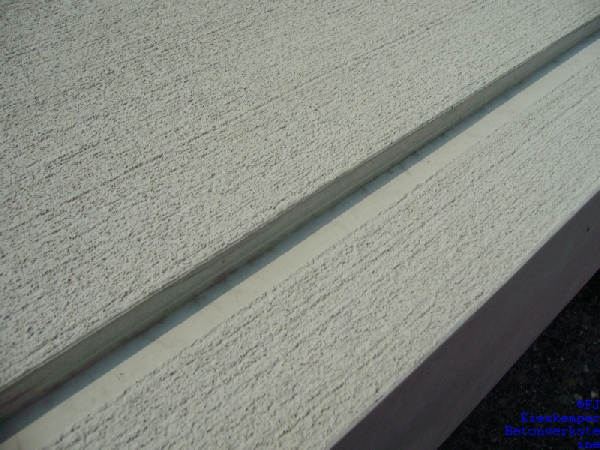 Besenstrichstruktur mit Ablaufrinne