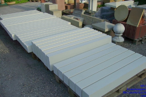 Sichtbetonfenstereinfassungen in weiß