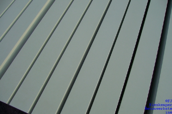 Sichtbetonfenstereinfassungen in weiß