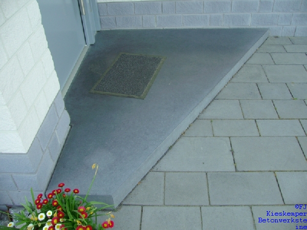 Sichtbetonstufe anthrazit