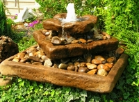 dreistufiger Naturbrunnen